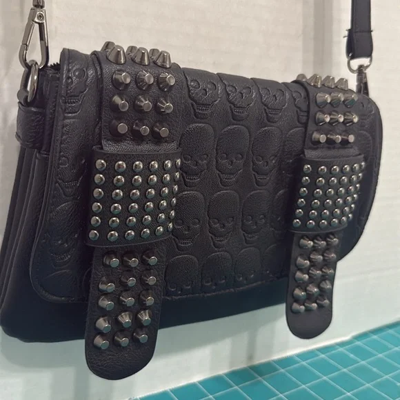 Studded Black Skull Embossed Crossbody Bag Purse Vegan Faux Leather 10x6.5x2 - Picture 3 of 12